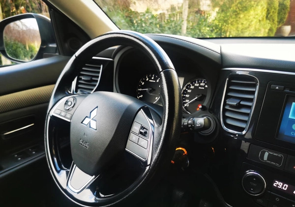 Mitsubishi Outlander cena 59900 przebieg: 138000, rok produkcji 2016 z Halinów małe 211